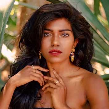 Thumbnail image for Tina Turntables.