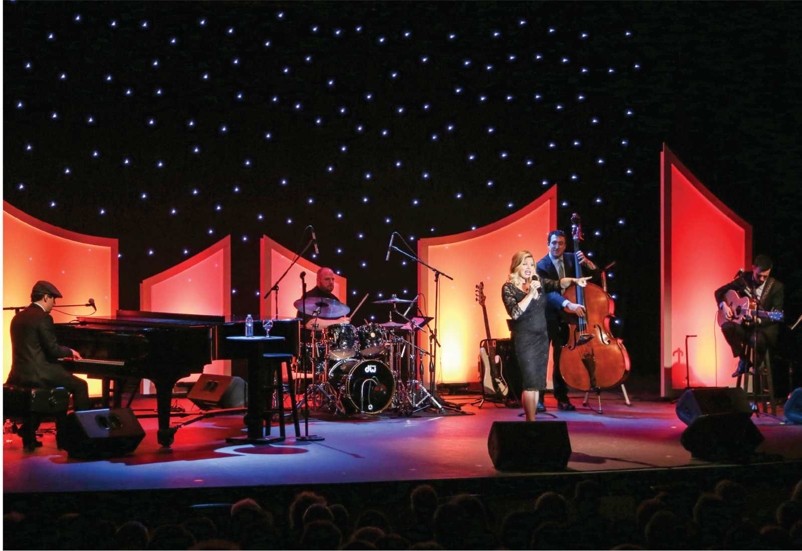 performance at the annenberg theater at palm springs art museum