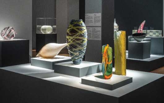 Photo of Contrasts: Promised Gifts from the Kaplan-Ostergaard Glass Collection exhibition.