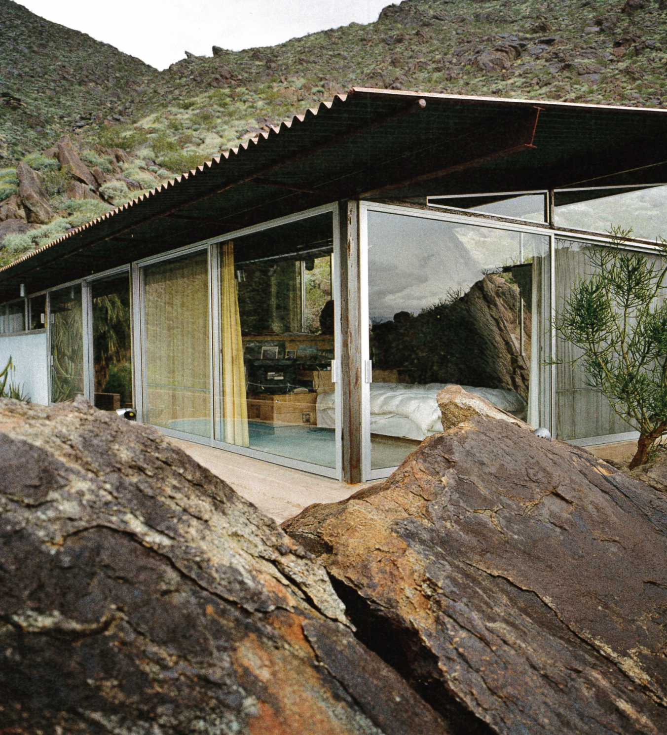 Francois Halard, View from the southeast Frey House II (Palm Springs, California, 1963-64/72)